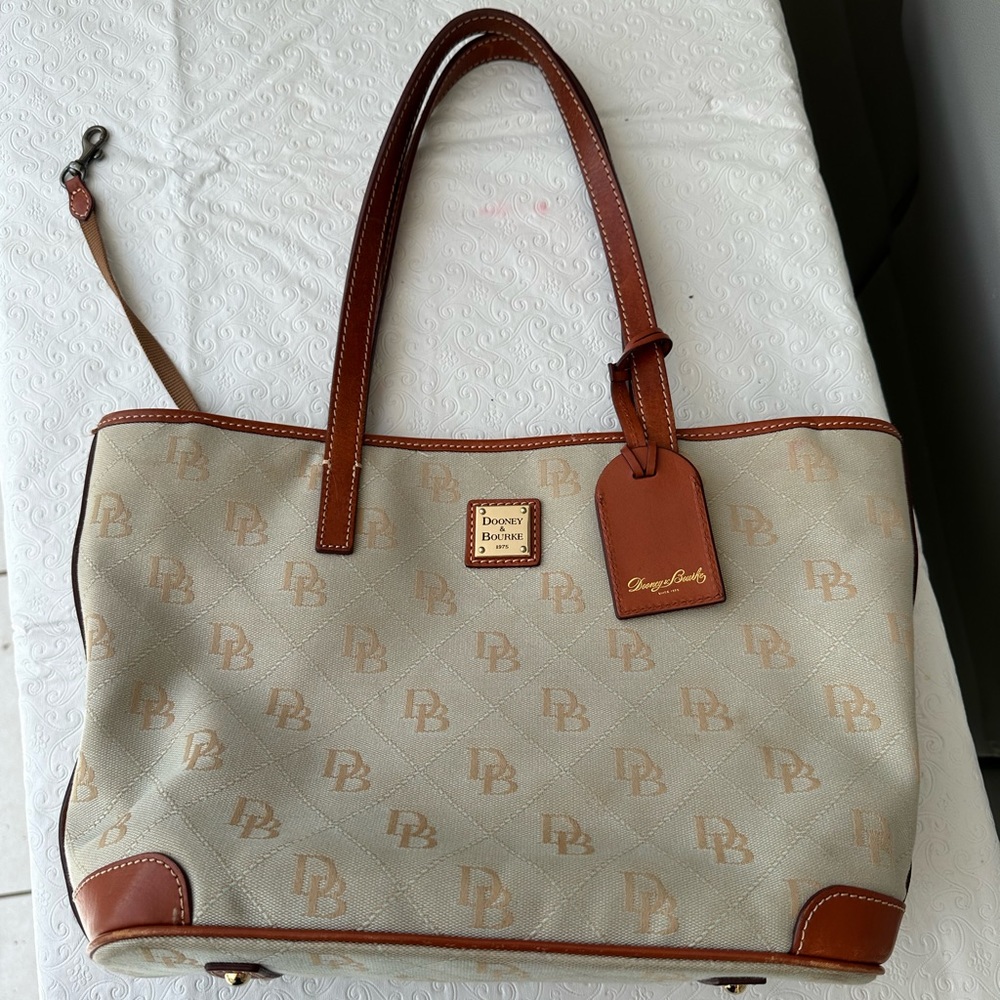 Vintage Dooney & Bourke tote